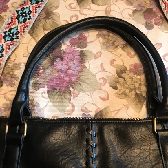 NWOT MID SIZE BLACK BAG WITH GUITAR STRAP ALL NEW - Picture 13 of 17